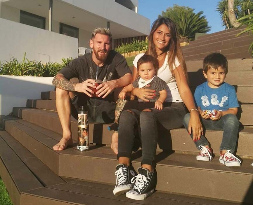 মিয়ামি বিচ থেকে মাত্র দশ মাইল দূরে অবস্থিত এই পেন্টহাউসে চারটি বেডরুম, চারটি বাথরুম এবং ২,১০০ বর্গফুট আয়তনের একটি বিশাল টেরেস রয়েছে, যা মিয়ামি স্কাইলাইন এবং সৈকতের অত্যাশ্চর্য দৃশ্য দেখায়। দ্য সান (The Sun) অনুসারে, সেখানে ফিটনেস সেন্টার, যোগা স্টুডিও, শিশুদের খেলার ঘর, স্পা এবং শ্যাম্পেন বারের মতো আধুনিক সুযোগ-সুবিধা রয়েছে।